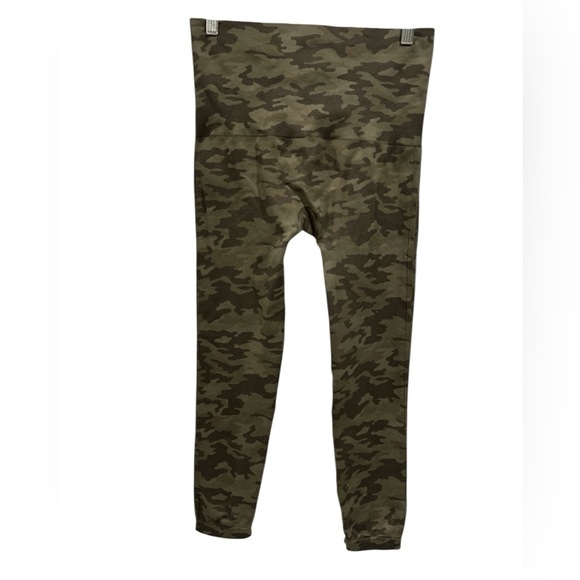 SPANX Look at Me Now Seamless Cropped Camo Leggings - 1X - Picture 3 of 8